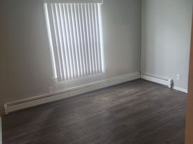 1305-1345 W Locust St