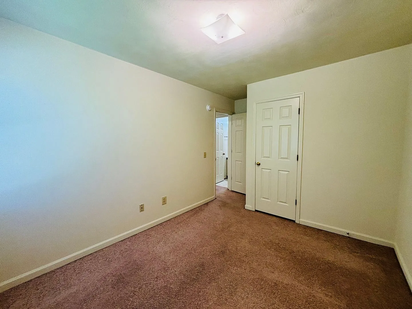 3 Bedroom, 2.5 Townhouse — Photo 4