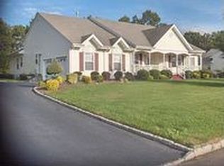 51 Varsity Blvd, East Setauket, NY 11733