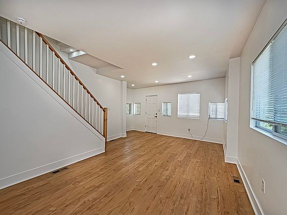 3rd image of 4840 Sullivan St