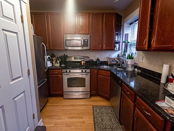 3rd image of 4936.5 N Winthrop Ave #2W