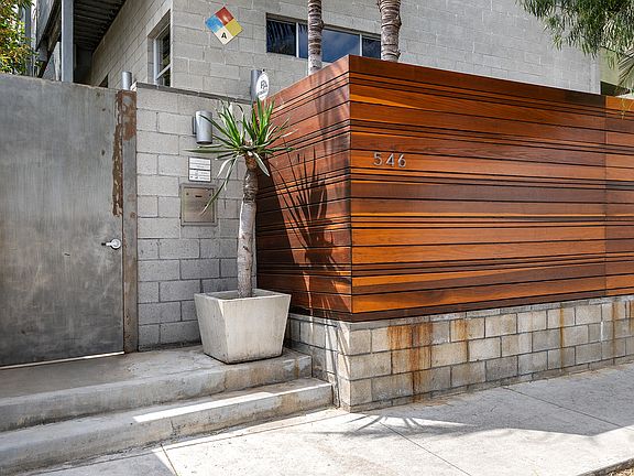3rd image of 546 Rose Ave APT 2