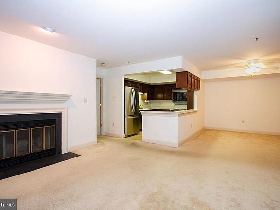 4th image of 904 Martell Ct APT G