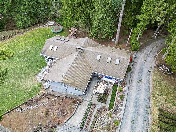 4th image of 3870 216th St