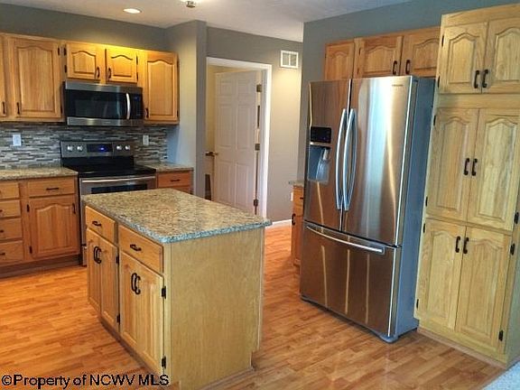 3rd image of 123 Horseshoe Dr W
