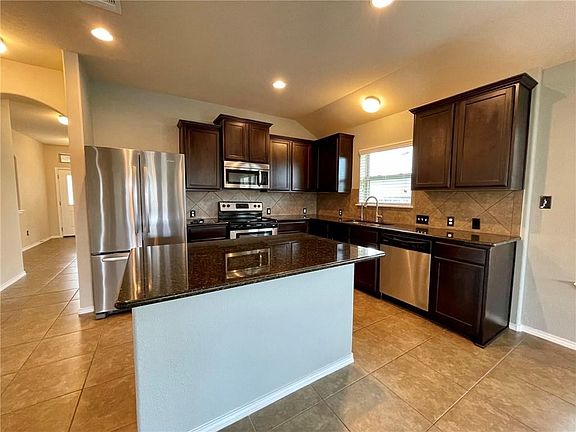 4th image of 312 Quarry Ln