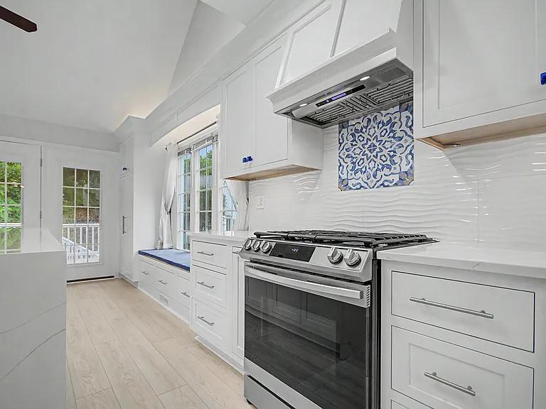 2501 Eastern Point Ct — Photo 9