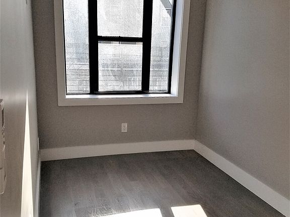 4th image of 239 Montrose Ave APT 2R