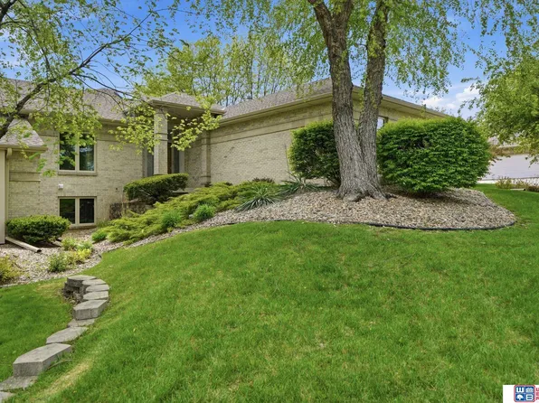 9134 Pioneer Ct, Lincoln, NE 68520
