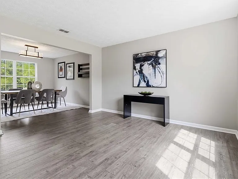 405 Plantation Way — Photo 7