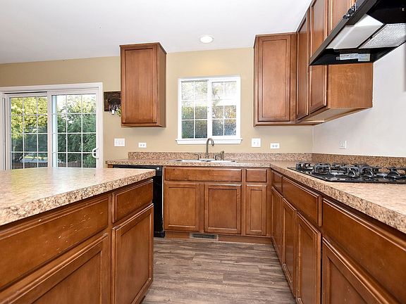 3rd image of 3033 Manchester Dr