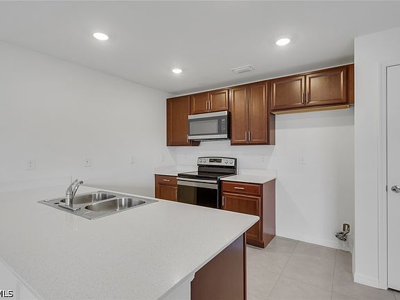 3rd image of 414 NW 13th Ter