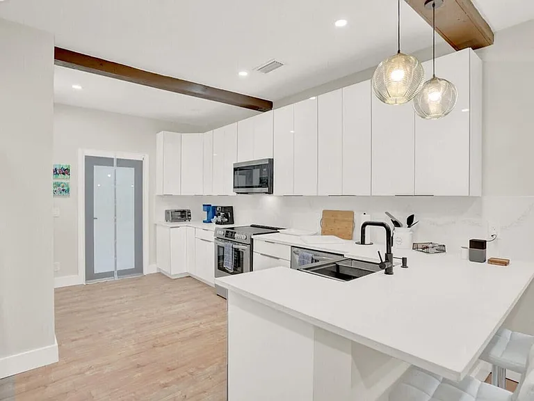 727 S Fernwood Dr — Photo 1