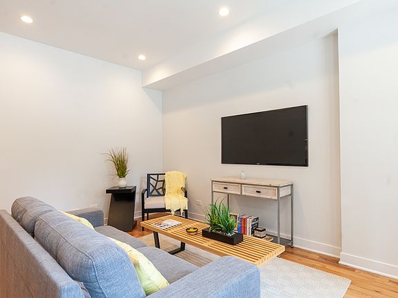 4th image of 1554 N La Salle Dr #202