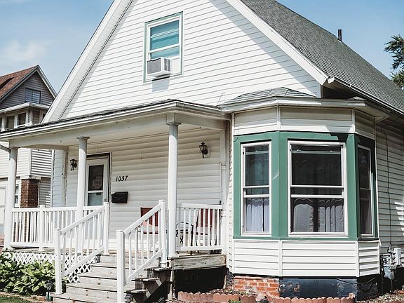 2nd image of 1037 Willard St