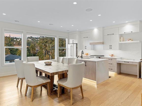3rd image of 903 Greystone Pl