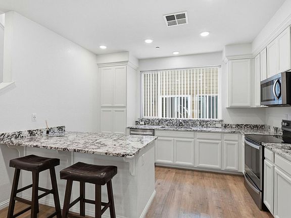 4th image of 637 Toby Ct