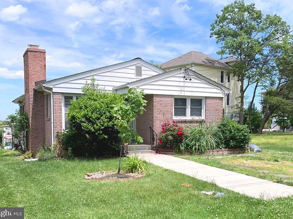1st image of 1526 Bay Dr