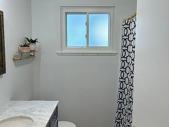 3rd image of 24011 Knickerbocker Rd