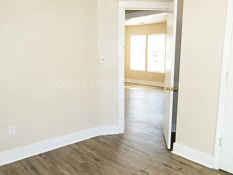 1503 E 18th St — Photo 10