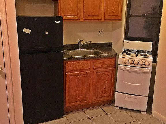 4th image of 834 Flatbush Ave