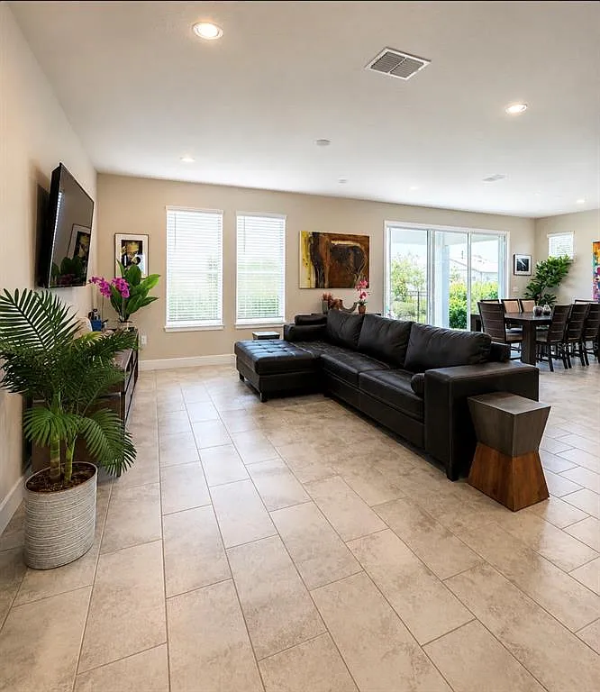 3 bed, 3.0 bath, 2362 sqft, $4,800 — Photo 2
