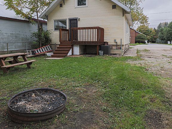 3rd image of 36 Eastmanville St