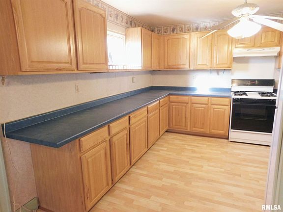 4th image of 1023 W Collins Ct