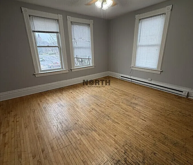 303 6th Ave W #4 — Photo 2