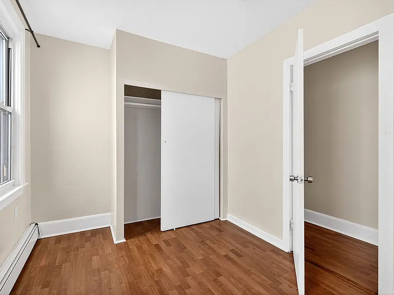 49 Welland Ave — Photo 24