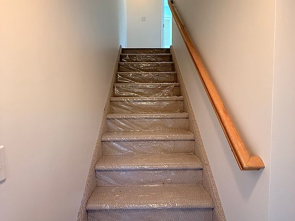 4th image of 22 William Penn Dr