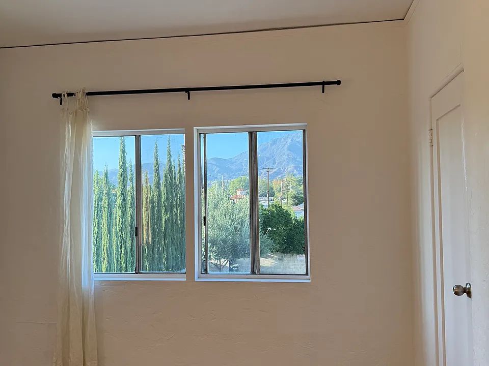 27 E Montana St #7