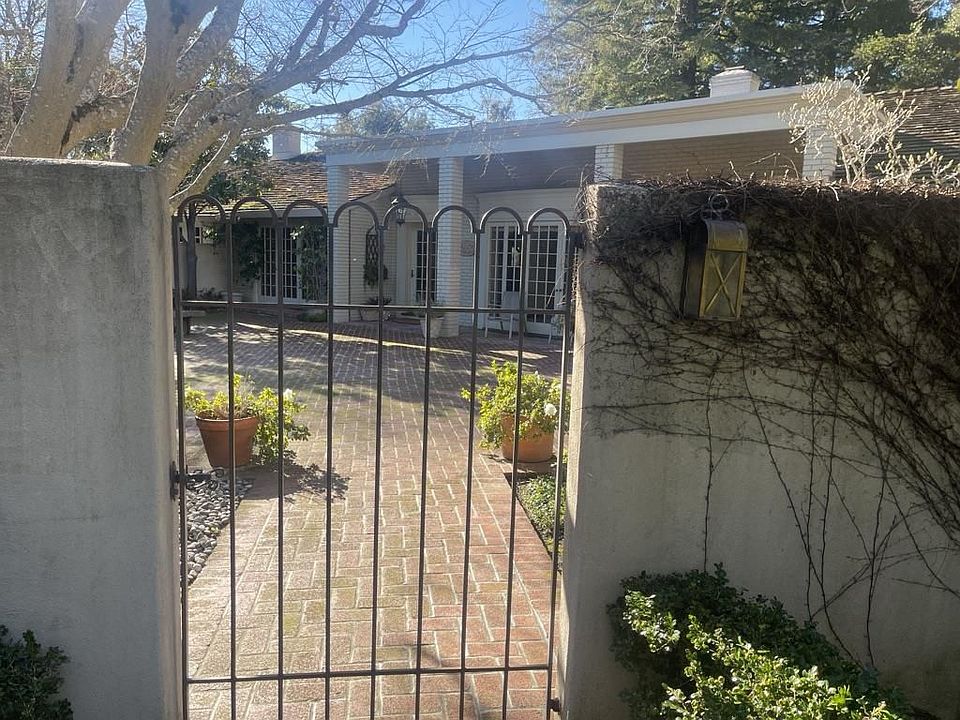 1st image of 9 Betty Ln