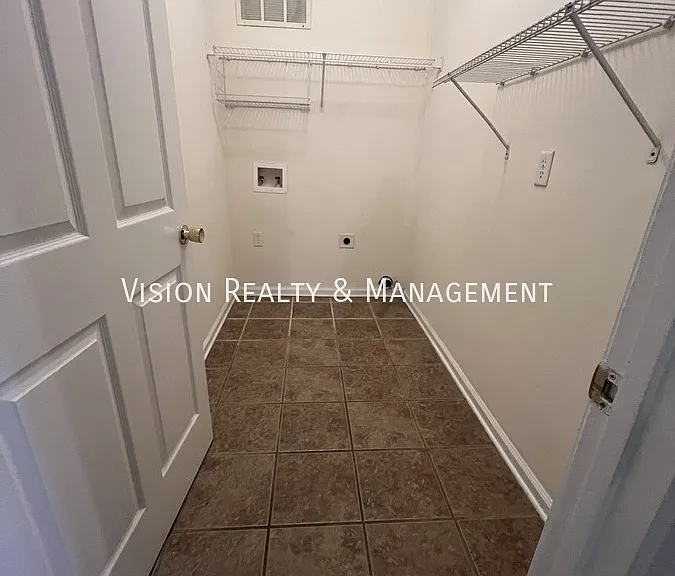 111 Kaiser St — Photo 8