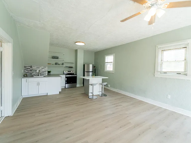 4 Jones St #1 — Photo 3