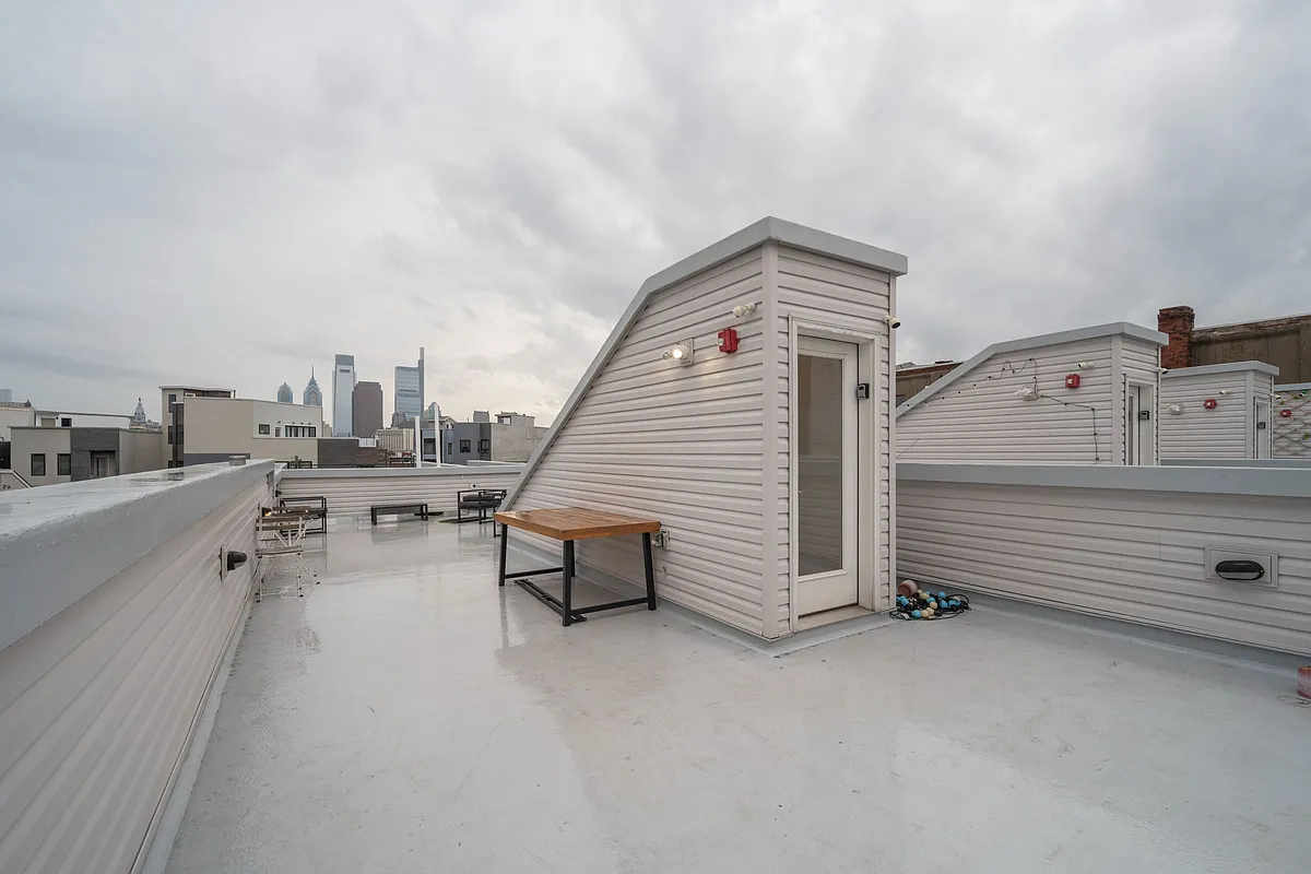 Building Photo - 1626 Poplar St #222