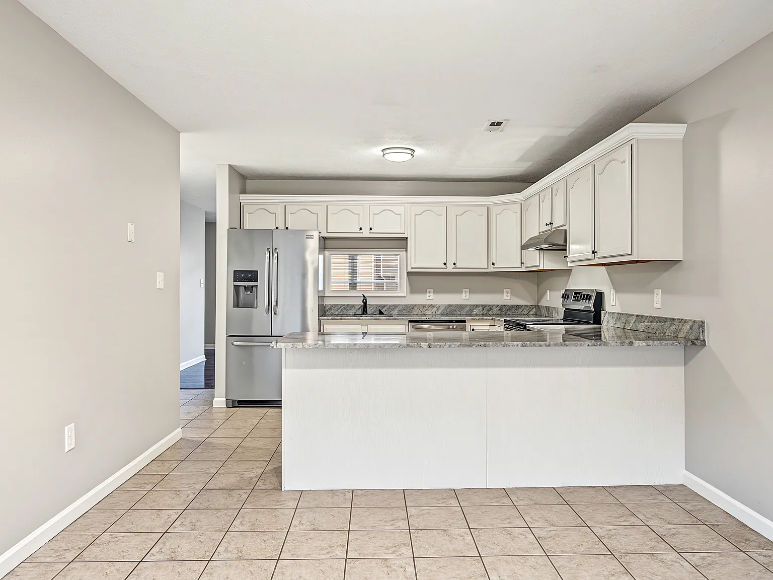 3 bed, 2000 sqft, $2,000 — Photo 4