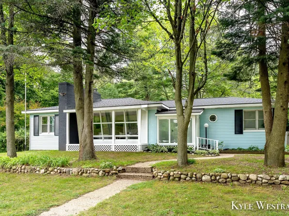 4348 Hunsberger Ave NE, Grand Rapids, MI 49525