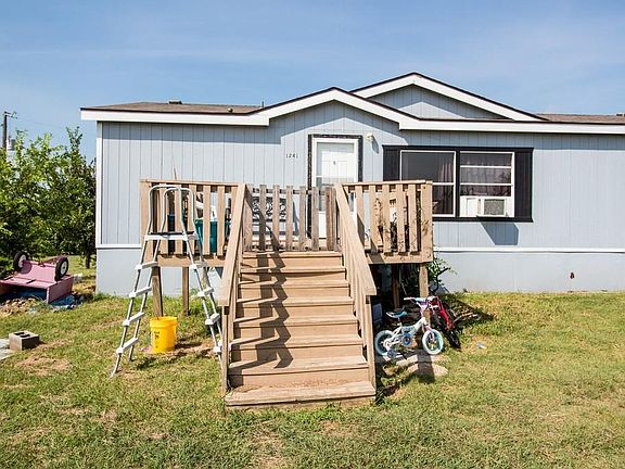 3rd image of 1241 Stoneway Dr E