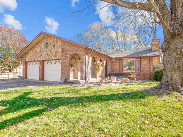 402 Linden Ln, Haysville, KS 67060