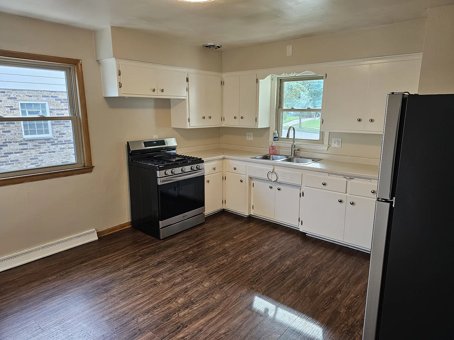 3 bed, 1100 sqft, $1,500 — Photo 3
