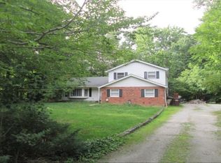 8020 Thornapple Ln, Novelty, OH 44072