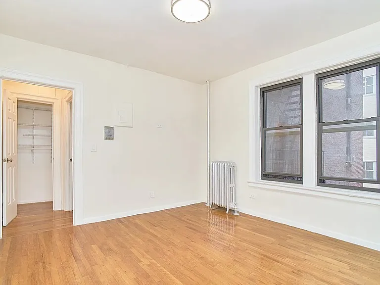 2 Ellwood St #6R — Photo 2
