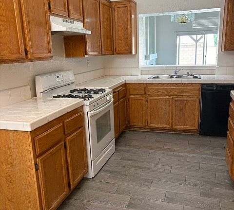 4th image of 14861 Ann Dr