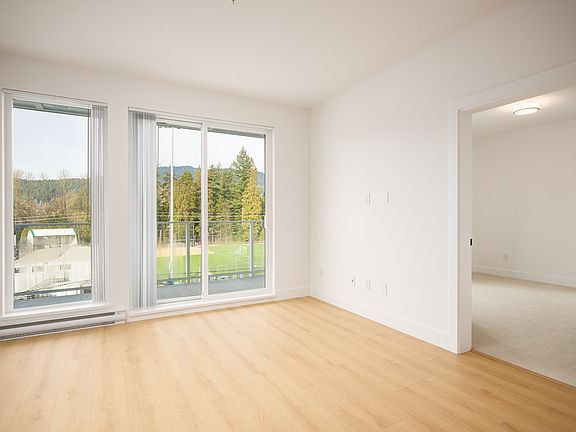 4th image of 3055 Murray St #401