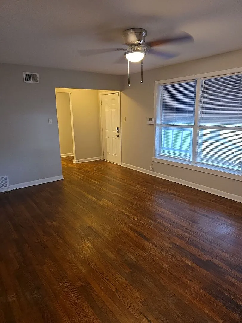 1811 W College Street Sherman, TX 75092-5321 — Photo 2