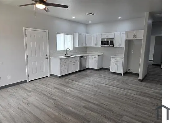1444 S 13th Pl — Photo 7