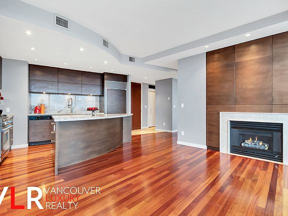 5th image of 938 Nelson St #3403