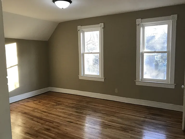 909 Margaret St — Photo 3
