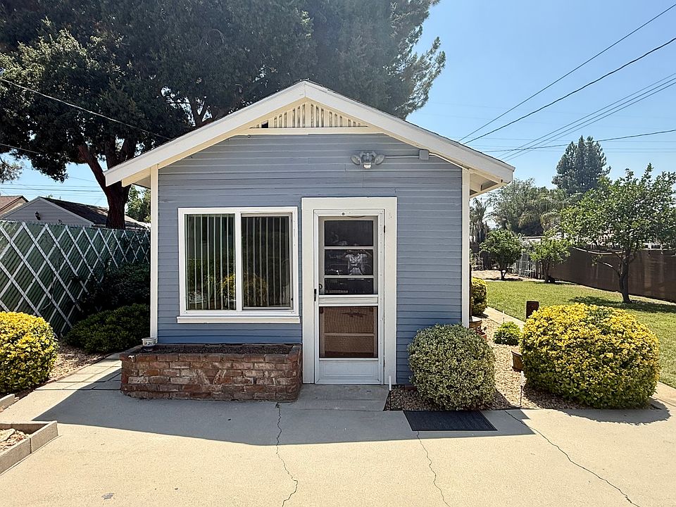 1st image of 914 1/2 College Ave